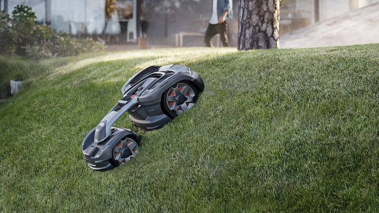 Husqvarna yüksek performanslı, dört tekerlekli robotik çim biçme makinesini piyasaya sürdü